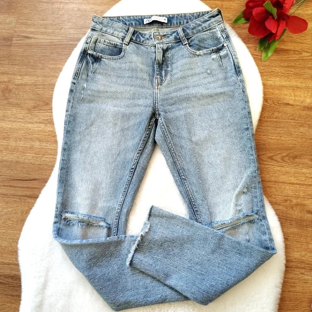 Zara Jeans Straight Leg Distressed Jeans Raw Hem Relaxed Fit Size 0